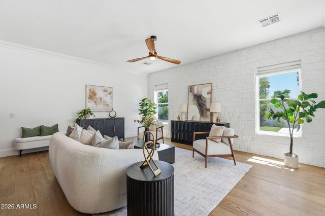 215 S PARKCREST Street, Gilbert, AZ 85296