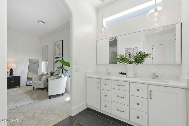 215 S PARKCREST Street, Gilbert, AZ 85296
