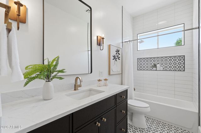 215 S PARKCREST Street, Gilbert, AZ 85296