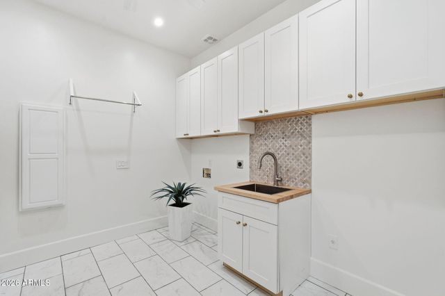215 S PARKCREST Street, Gilbert, AZ 85296