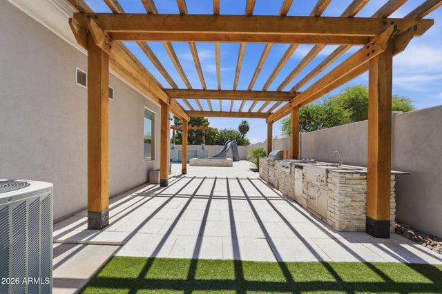 215 S PARKCREST Street, Gilbert, AZ 85296