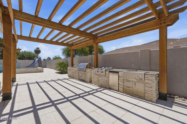 215 S PARKCREST Street, Gilbert, AZ 85296