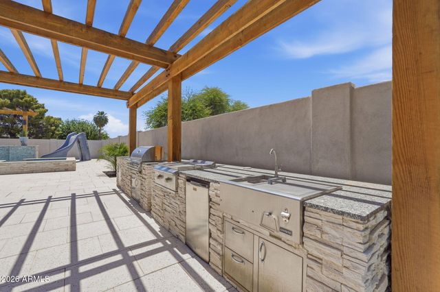215 S PARKCREST Street, Gilbert, AZ 85296