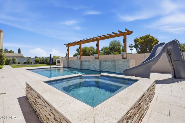 215 S PARKCREST Street, Gilbert, AZ 85296