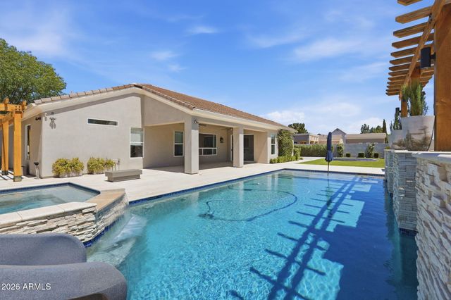 215 S PARKCREST Street, Gilbert, AZ 85296