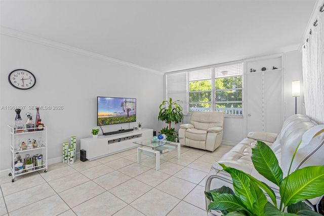 2016 Bay Dr 203, Miami Beach, FL 33141
