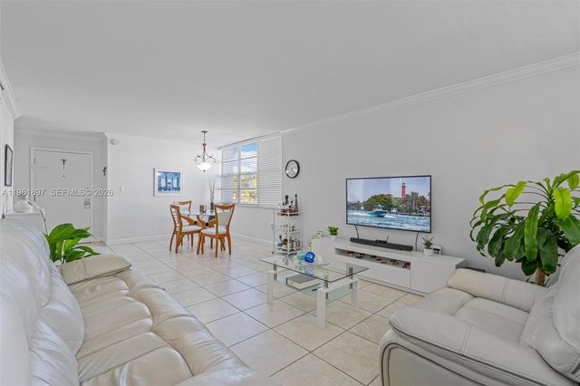 2016 Bay Dr 203, Miami Beach, FL 33141