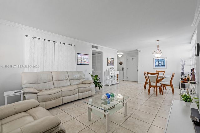 2016 Bay Dr 203, Miami Beach, FL 33141