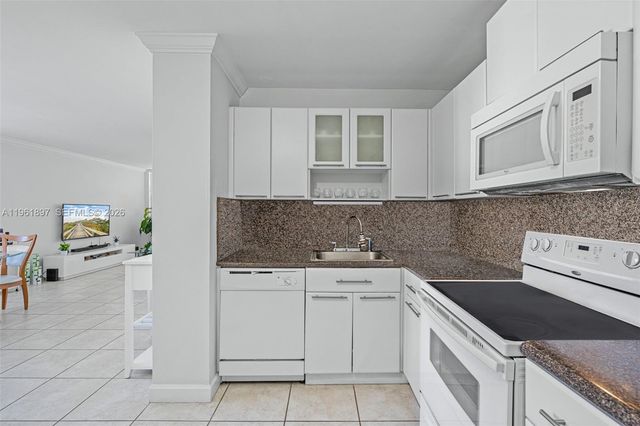 2016 Bay Dr 203, Miami Beach, FL 33141