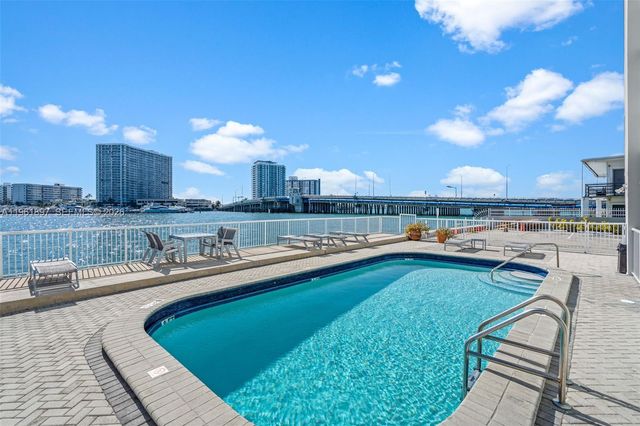 2016 Bay Dr 203, Miami Beach, FL 33141