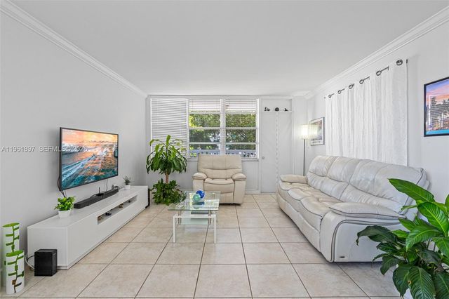2016 Bay Dr 203, Miami Beach, FL 33141