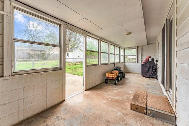 302 S 6th Street, Ozark, MO 65721