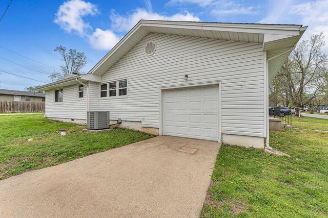 302 S 6th Street, Ozark, MO 65721