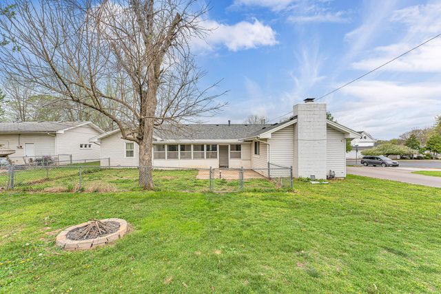 302 S 6th Street, Ozark, MO 65721