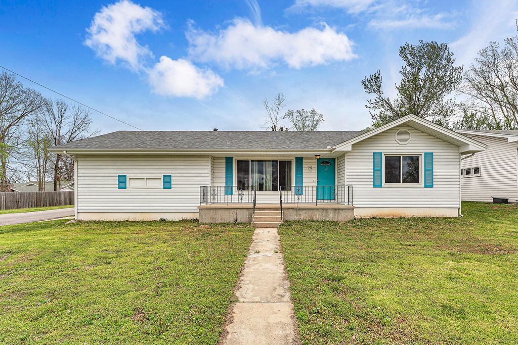 302 S 6th Street, Ozark, MO 65721