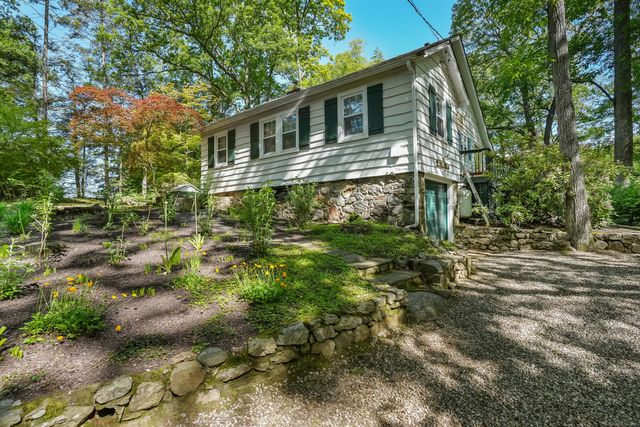 12 Woody Place, Ridgefield, CT 06877