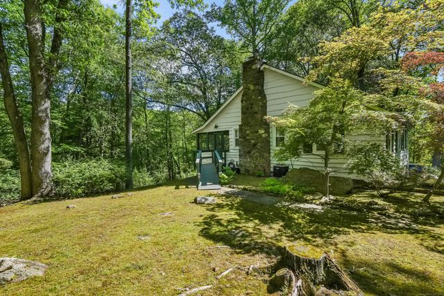 12 Woody Place, Ridgefield, CT 06877