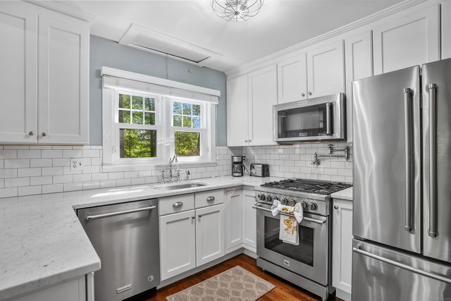 12 Woody Place, Ridgefield, CT 06877