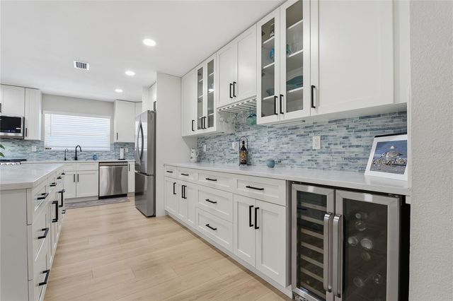 335 CROSSWINDS DRIVE, Palm Harbor, FL 34683