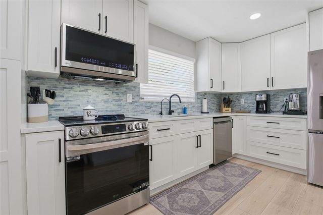 335 CROSSWINDS DRIVE, Palm Harbor, FL 34683