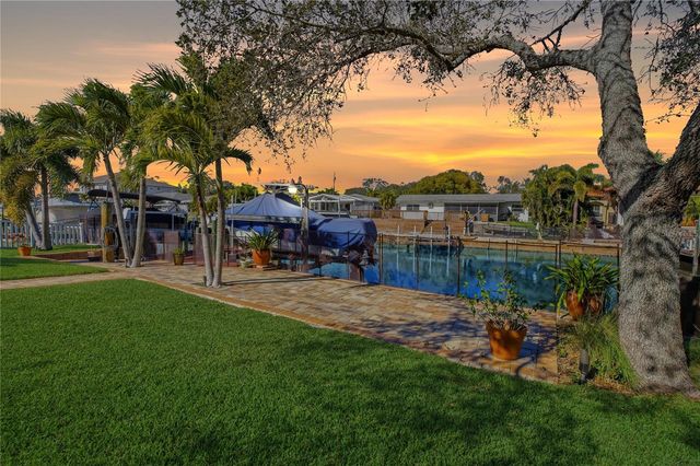 335 CROSSWINDS DRIVE, Palm Harbor, FL 34683