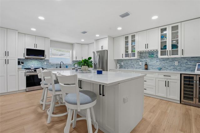 335 CROSSWINDS DRIVE, Palm Harbor, FL 34683