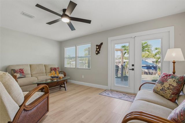 335 CROSSWINDS DRIVE, Palm Harbor, FL 34683