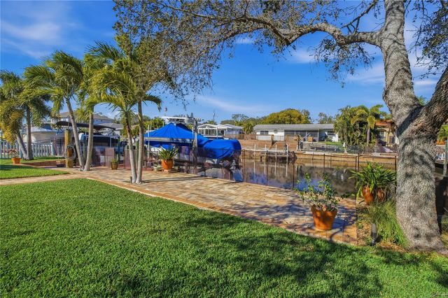 335 CROSSWINDS DRIVE, Palm Harbor, FL 34683