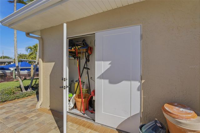 335 CROSSWINDS DRIVE, Palm Harbor, FL 34683