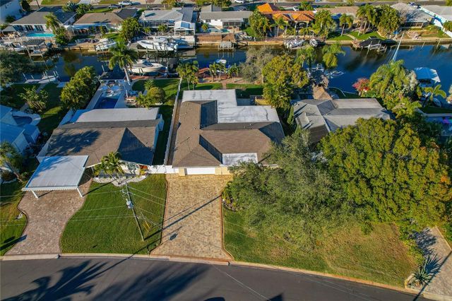 335 CROSSWINDS DRIVE, Palm Harbor, FL 34683