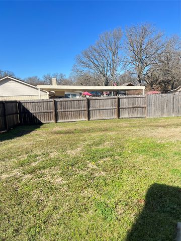 214 Lasso Court, Mabank, TX 75143