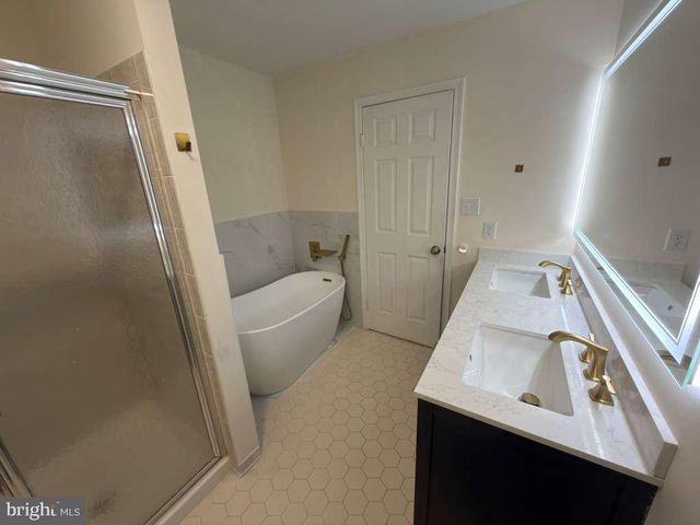 8201 BELL LN, Vienna, VA 22182