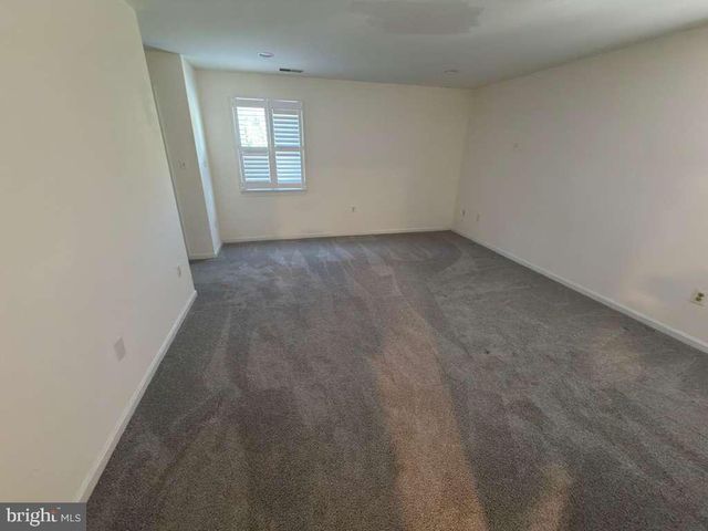8201 BELL LN, Vienna, VA 22182
