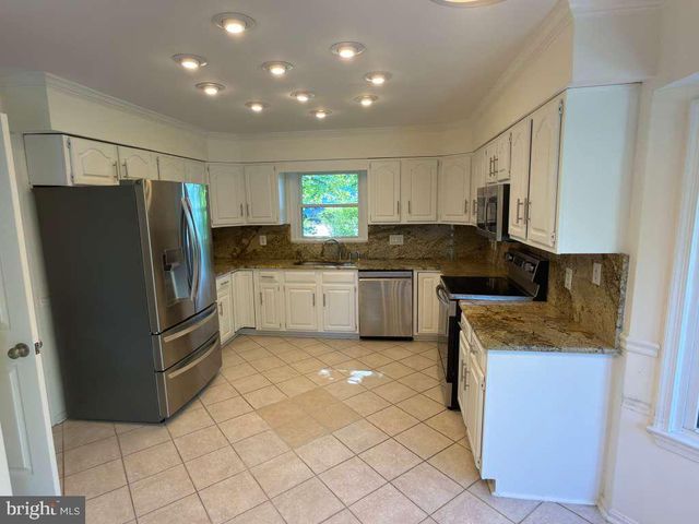 8201 BELL LN, Vienna, VA 22182