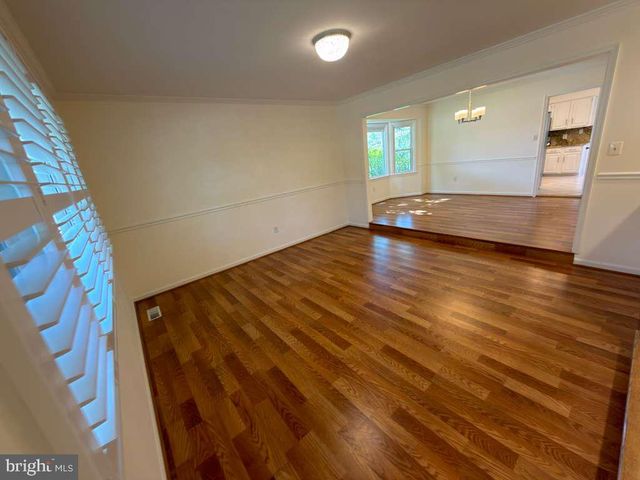 8201 BELL LN, Vienna, VA 22182