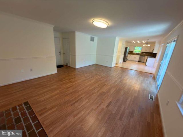 8201 BELL LN, Vienna, VA 22182