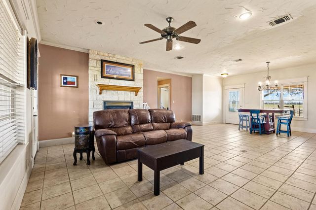 1233 FM 901, Collinsville, TX 76233