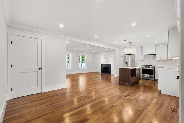 9 Harvey Park, Lynnfield, MA 01940