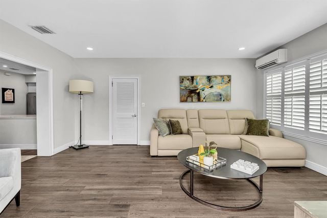 746 NE 16th Terrace, Fort Lauderdale, FL 33304