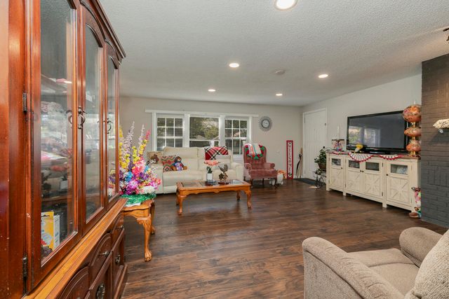 2410 S Fremont Avenue, Springfield, MO 65804