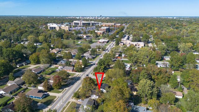 2410 S Fremont Avenue, Springfield, MO 65804