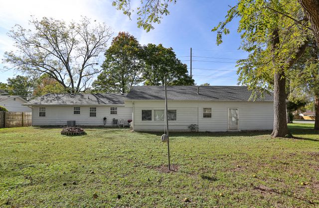 2410 S Fremont Avenue, Springfield, MO 65804