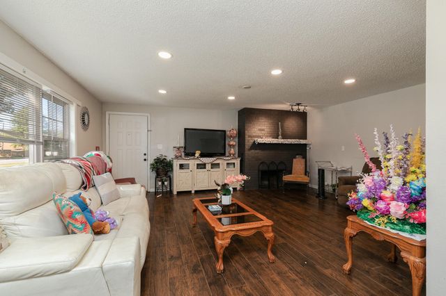 2410 S Fremont Avenue, Springfield, MO 65804