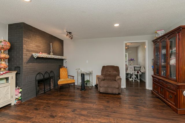 2410 S Fremont Avenue, Springfield, MO 65804