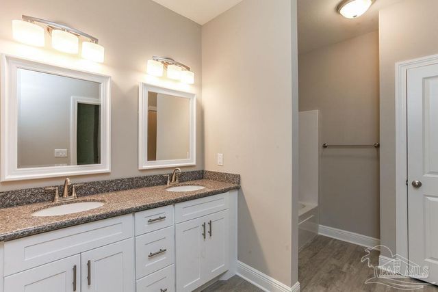 2149 Paloma St, Navarre, FL 32566