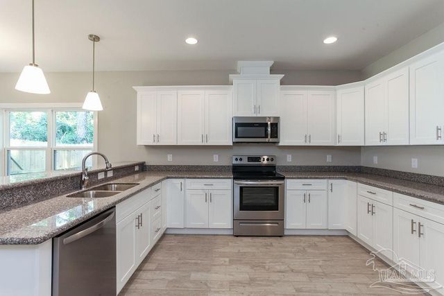 2149 Paloma St, Navarre, FL 32566