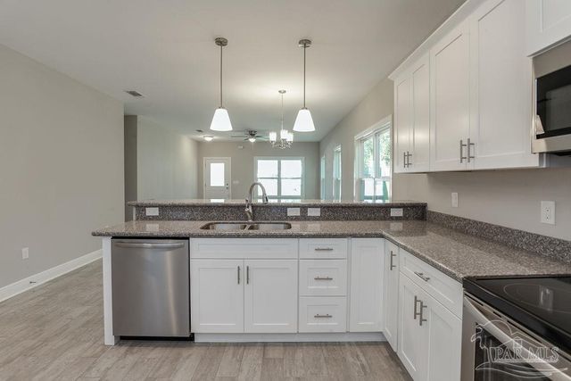 2149 Paloma St, Navarre, FL 32566