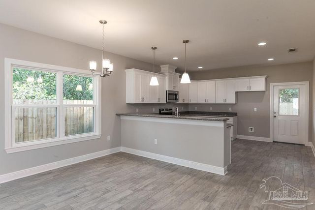 2149 Paloma St, Navarre, FL 32566