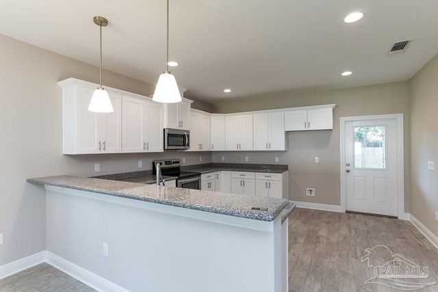 2149 Paloma St, Navarre, FL 32566