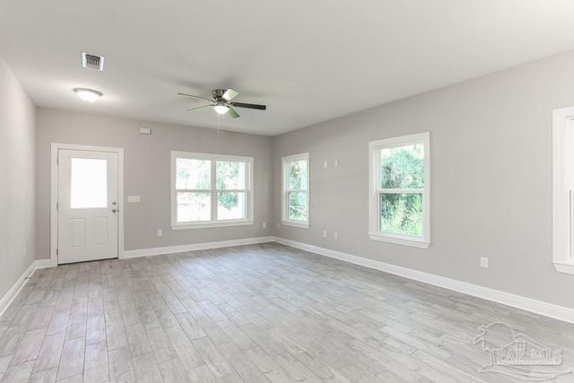 2149 Paloma St, Navarre, FL 32566